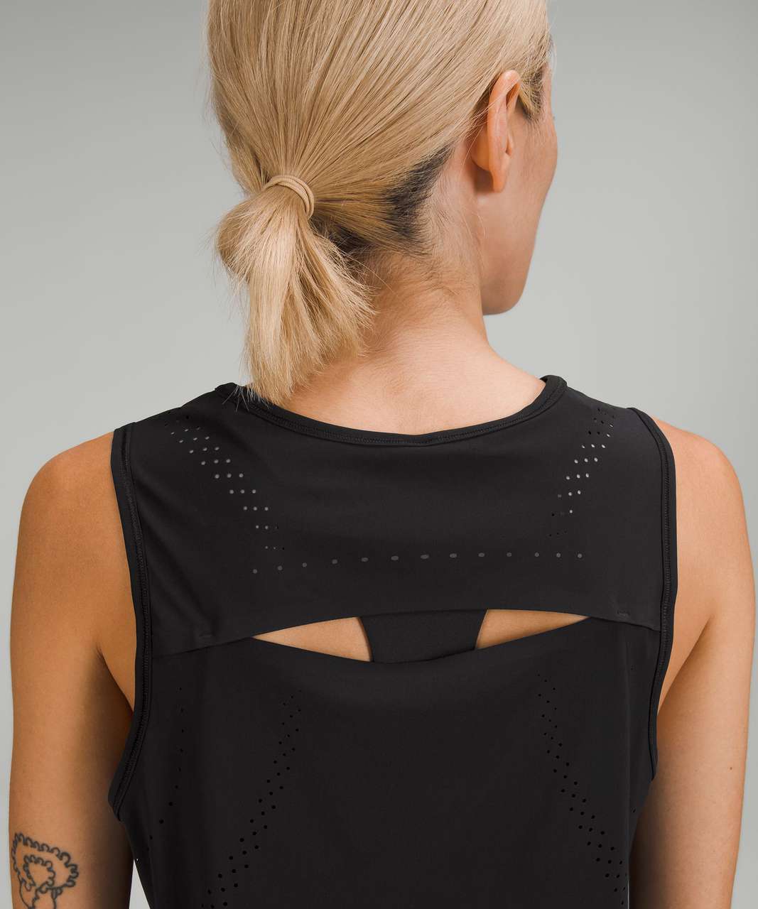 Lululemon Black Mesh Open Back Sculpt Tank NWT- Size 4 – The Saved  Collection