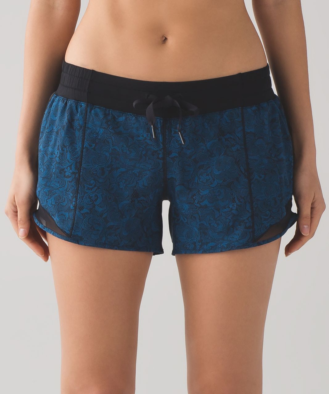 Lululemon Hotty Hot Short (Long 4") - Mini Park Lace Multi Black