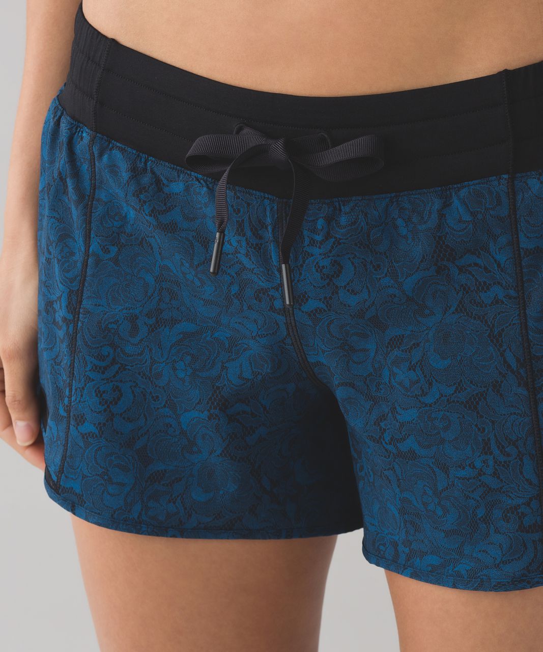 Lululemon Hotty Hot Short (Long 4") - Mini Park Lace Multi Black