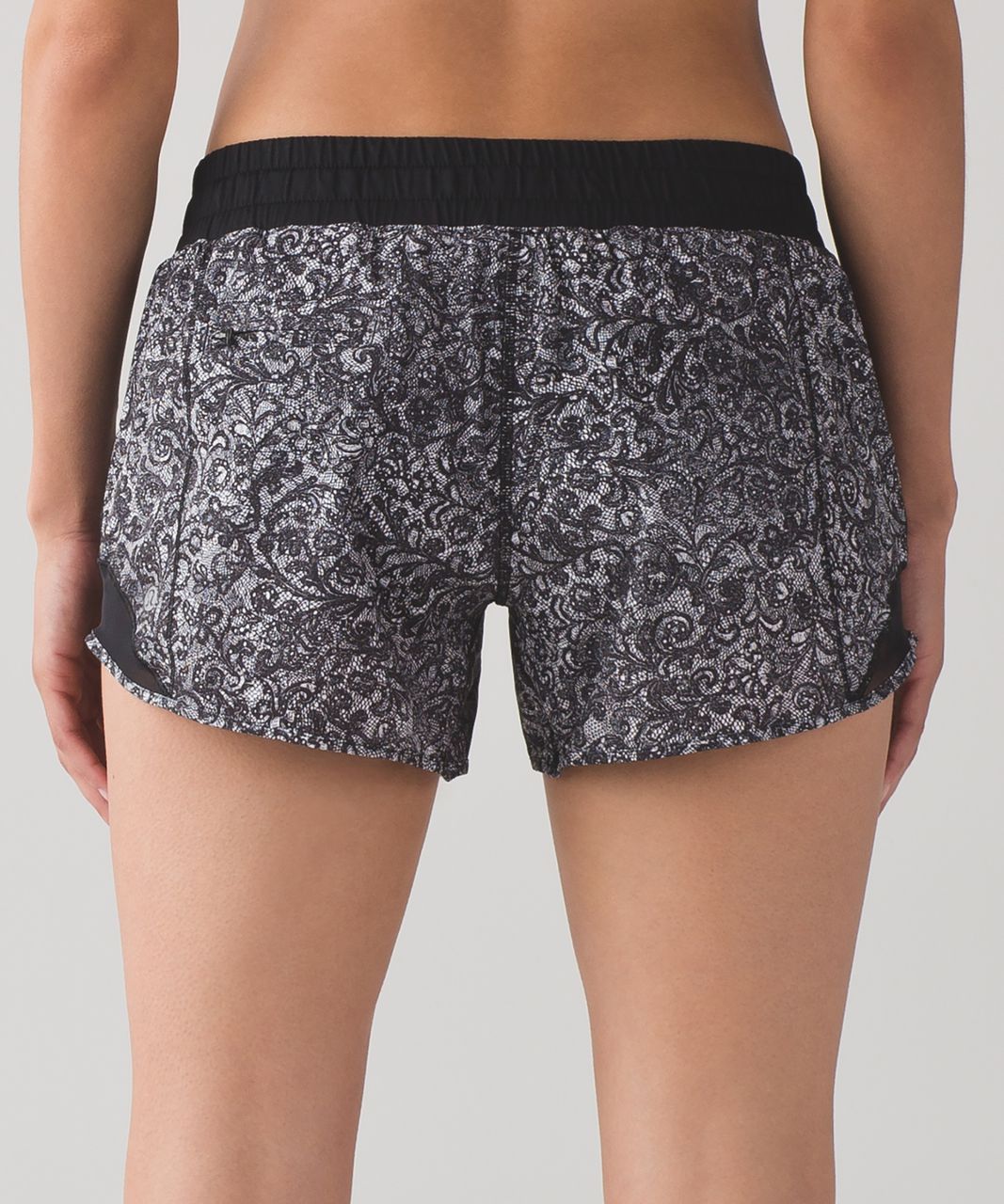 Lululemon Hotty Hot Short (Long 4") - Mini Cinder Lace White Black / Black