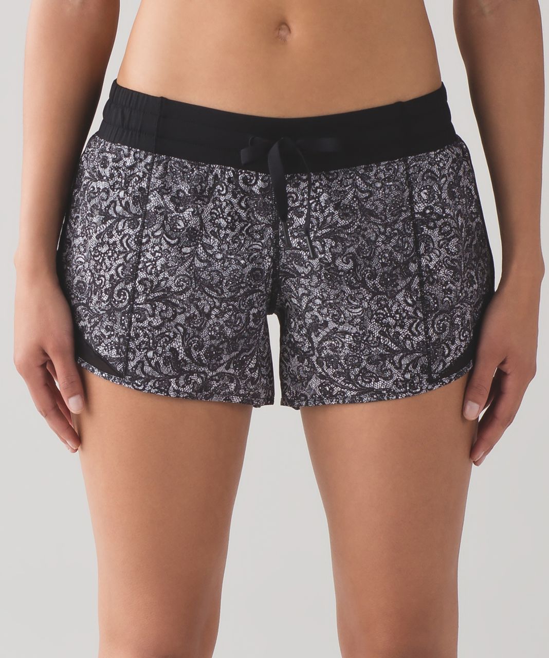 Lululemon Hotty Hot Short (Long 4") - Mini Cinder Lace White Black / Black