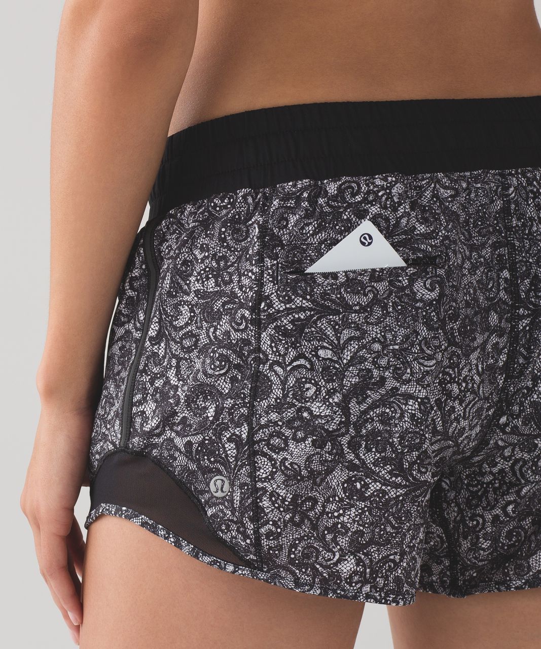 Lululemon Hotty Hot Short (Long 4") - Mini Cinder Lace White Black / Black