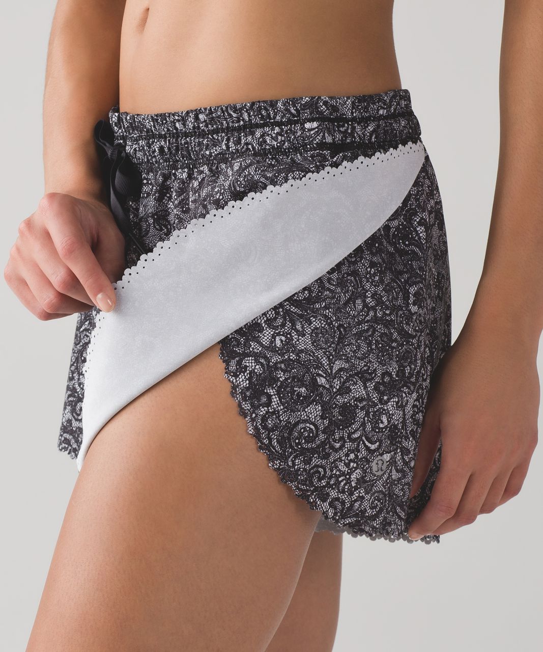 Lululemon Hit It Short (3 1/2") - Mini Cinder Lace White Black / Black