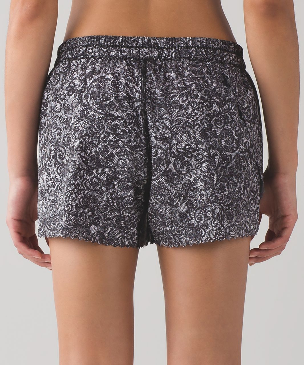 Lululemon Hit It Short (3 1/2) Mini Cinder Lace White Black / Black Size 2