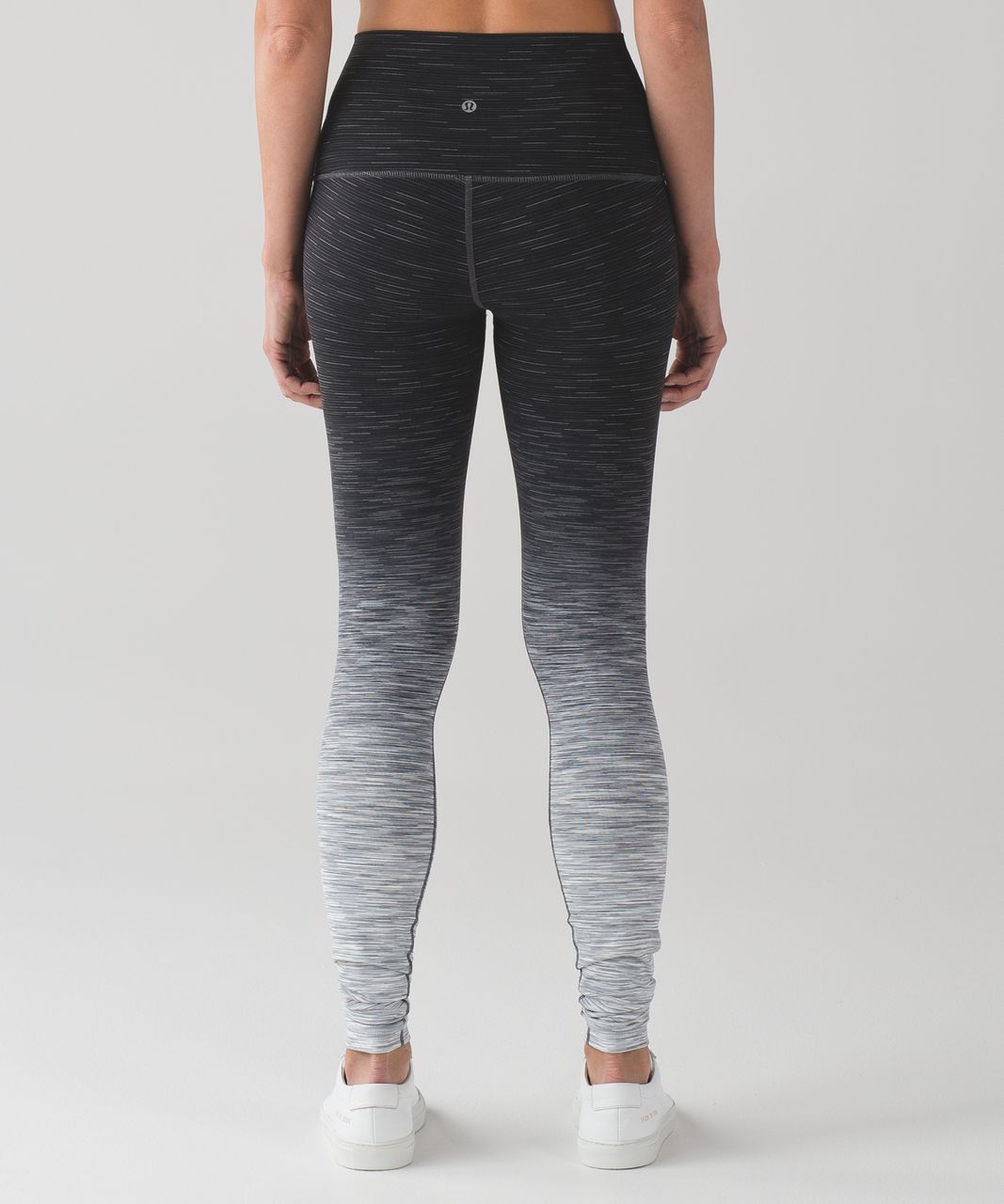 https://storage.googleapis.com/lulu-fanatics/product/8098/1280/lululemon-wunder-under-pant-hi-rise-ombre-ombre-space-dye-black-deep-coal-028897-37325.jpg