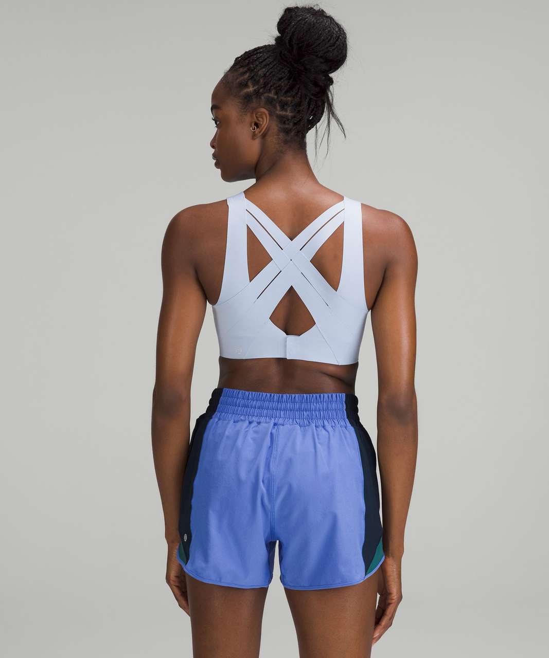 https://storage.googleapis.com/lulu-fanatics/product/81068/1280/lululemon-enlite-weave-back-bra-high-support-a-ddd-e-cups-blue-linen-047763-430624.jpg