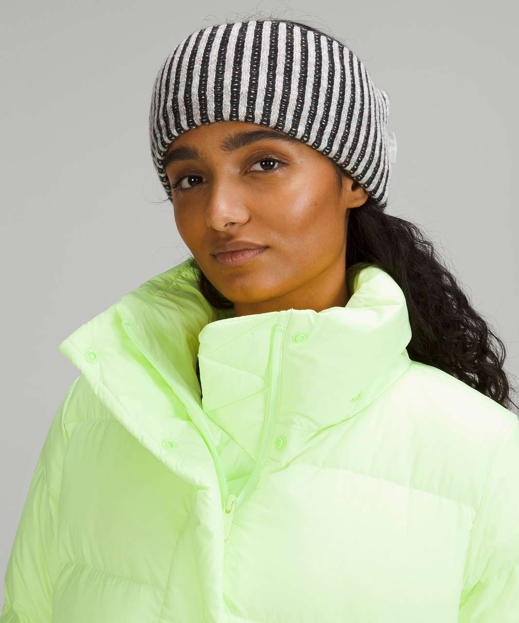 https://storage.googleapis.com/lulu-fanatics/product/81101/1280/lululemon-womens-textured-fleece-lined-knit-ear-warmer-powdered-clay-white-lakeside-dark-heather-grey-058357-430788.jpg