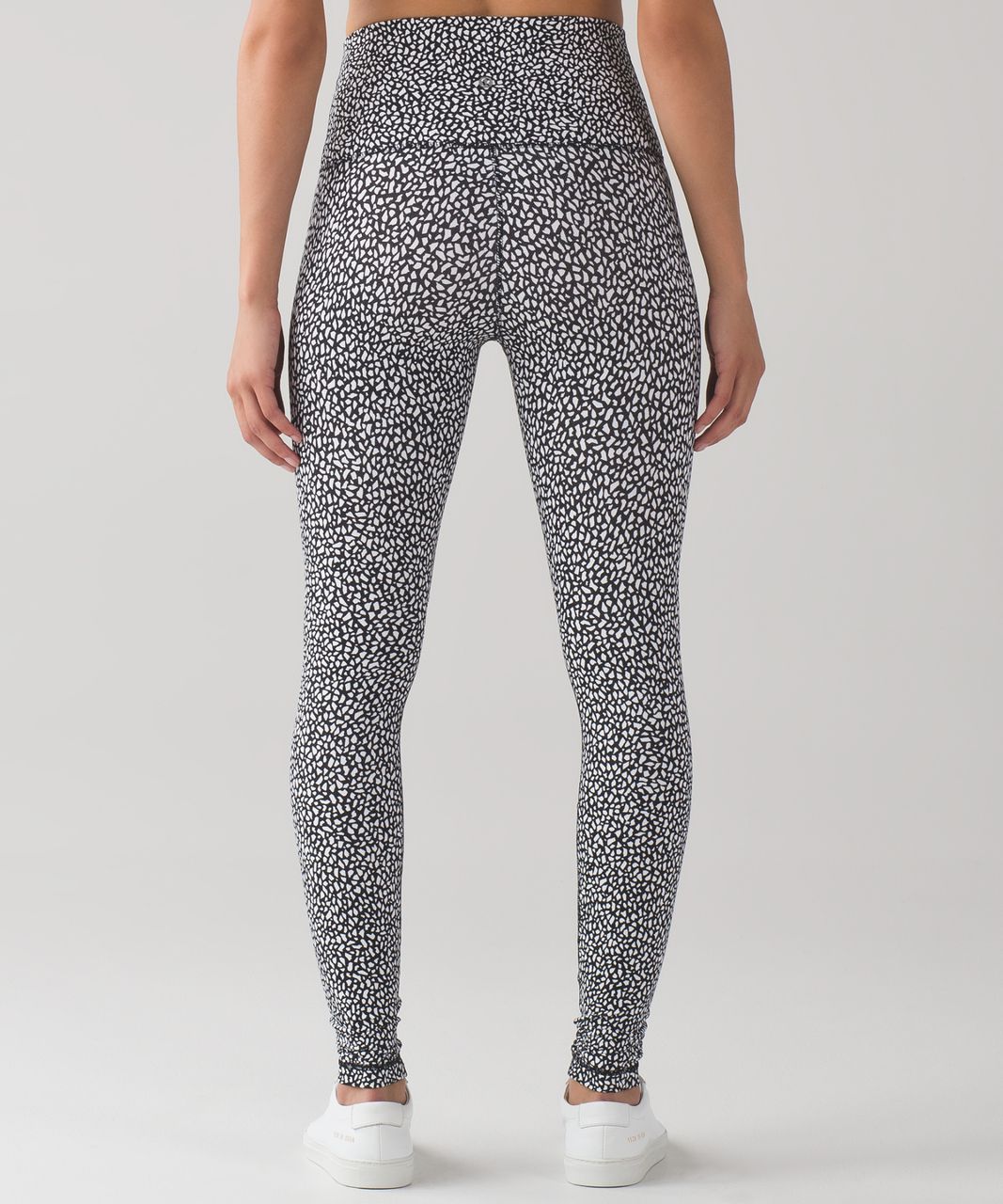 Lululemon Wunder Under Leggings in a Mosaic Print/Black Back