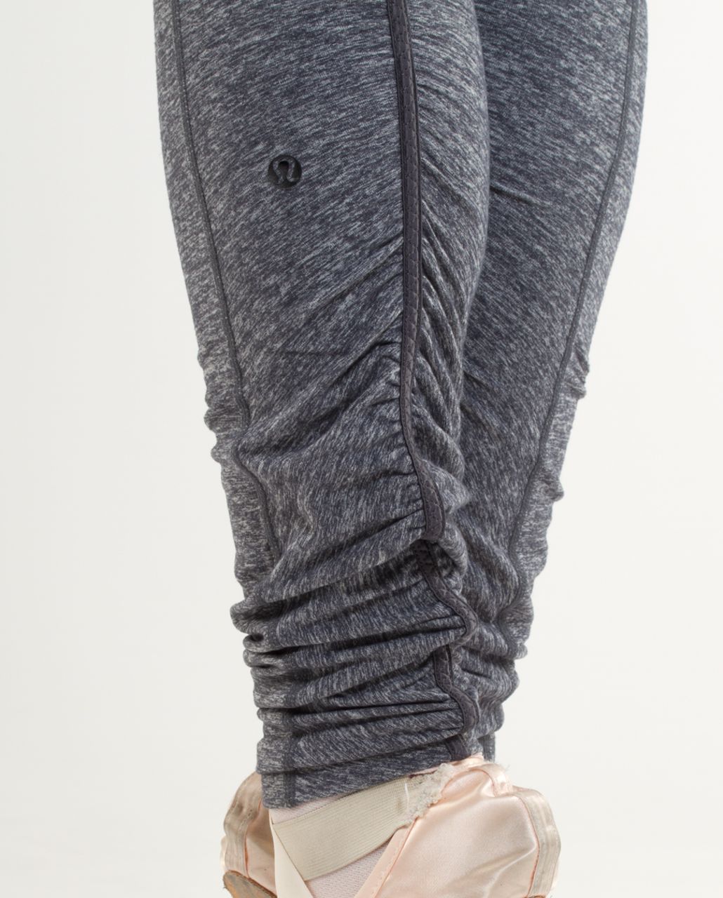 Lululemon Chasse Tight - Heathered Coal