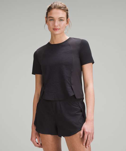 Half-Sleeve Close-to-Body Shelf T-Shirt