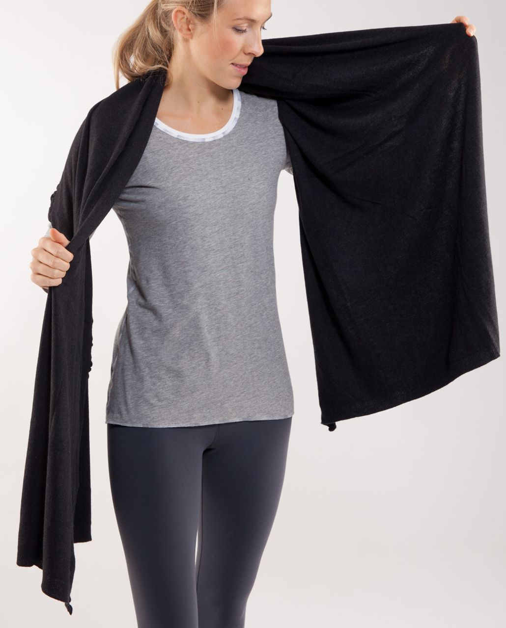 Lululemon Allegro Scarf - Heathered Black