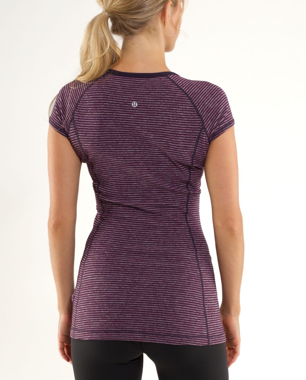 https://storage.googleapis.com/lulu-fanatics/product/8207/1280/lululemon-run-turn-around-short-sleeve-black-swan-heathered-plum-mini-check-reflective-sparkle-splatter-9697-38171.jpg