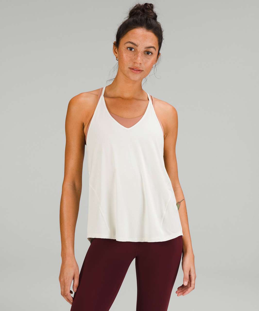 セール新作 lululemon☆揺れ♪モダールシルク混タンク Modal-Silk Yoga Tank -  レディースファッション>ヨガ・フィットネス>フィットネストップス