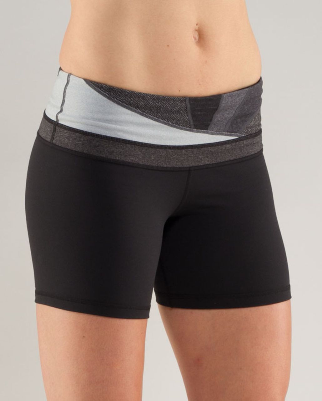 Lululemon Groove Short - Black /  Quilting Winter 2 /  Quilting Winter 2