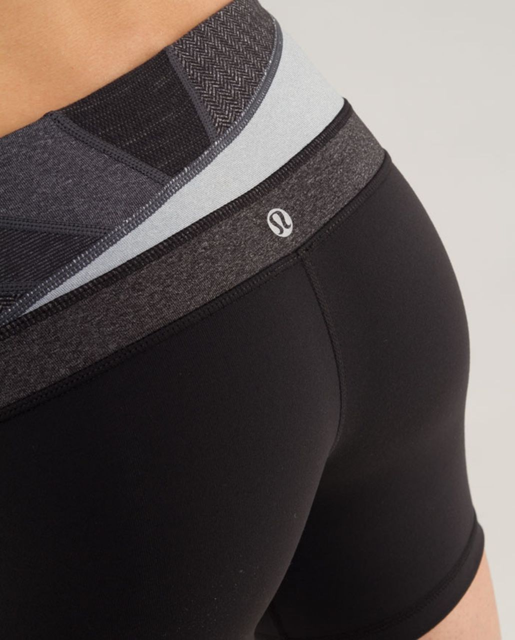 Lululemon Groove Short - Black /  Quilting Winter 2 /  Quilting Winter 2