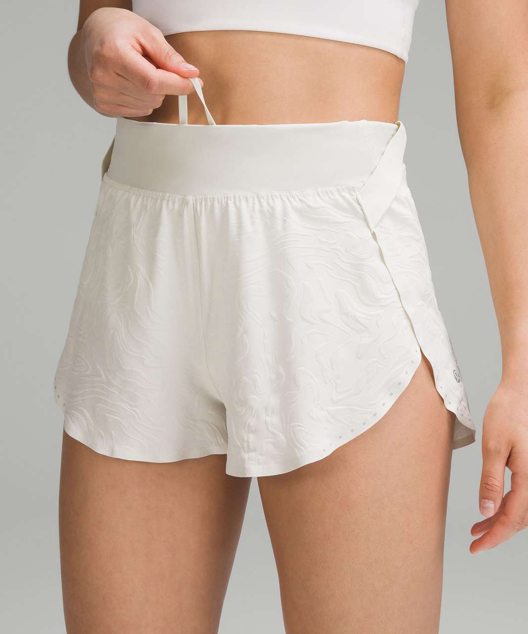 Lululemon Fast and Free High-Rise Short 2" *Airflow - In-Sense Emboss Mini Bone / Bone