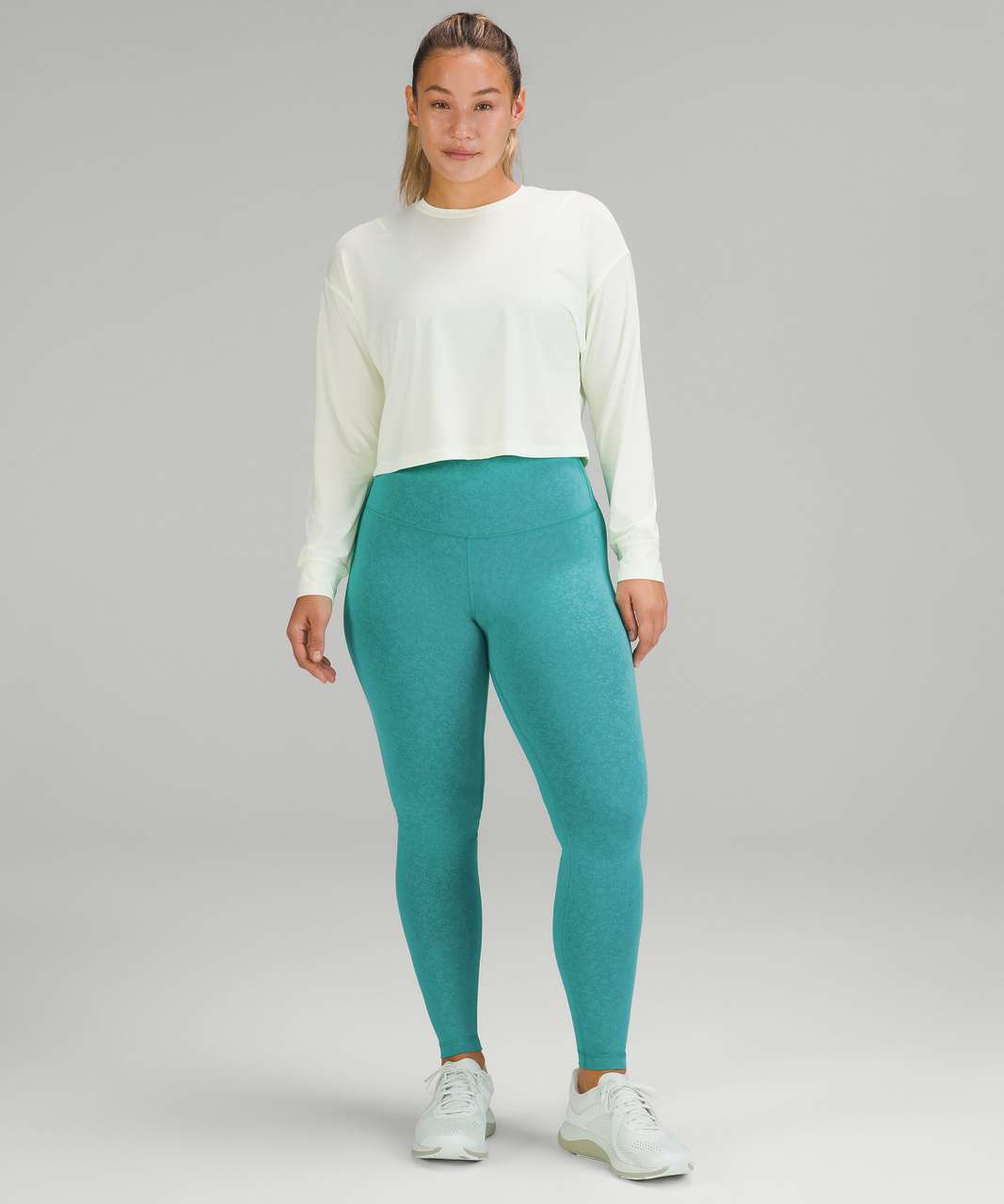 lululemon - Lululemon 28” Wunder Train Contour Fit Size 6 Sage