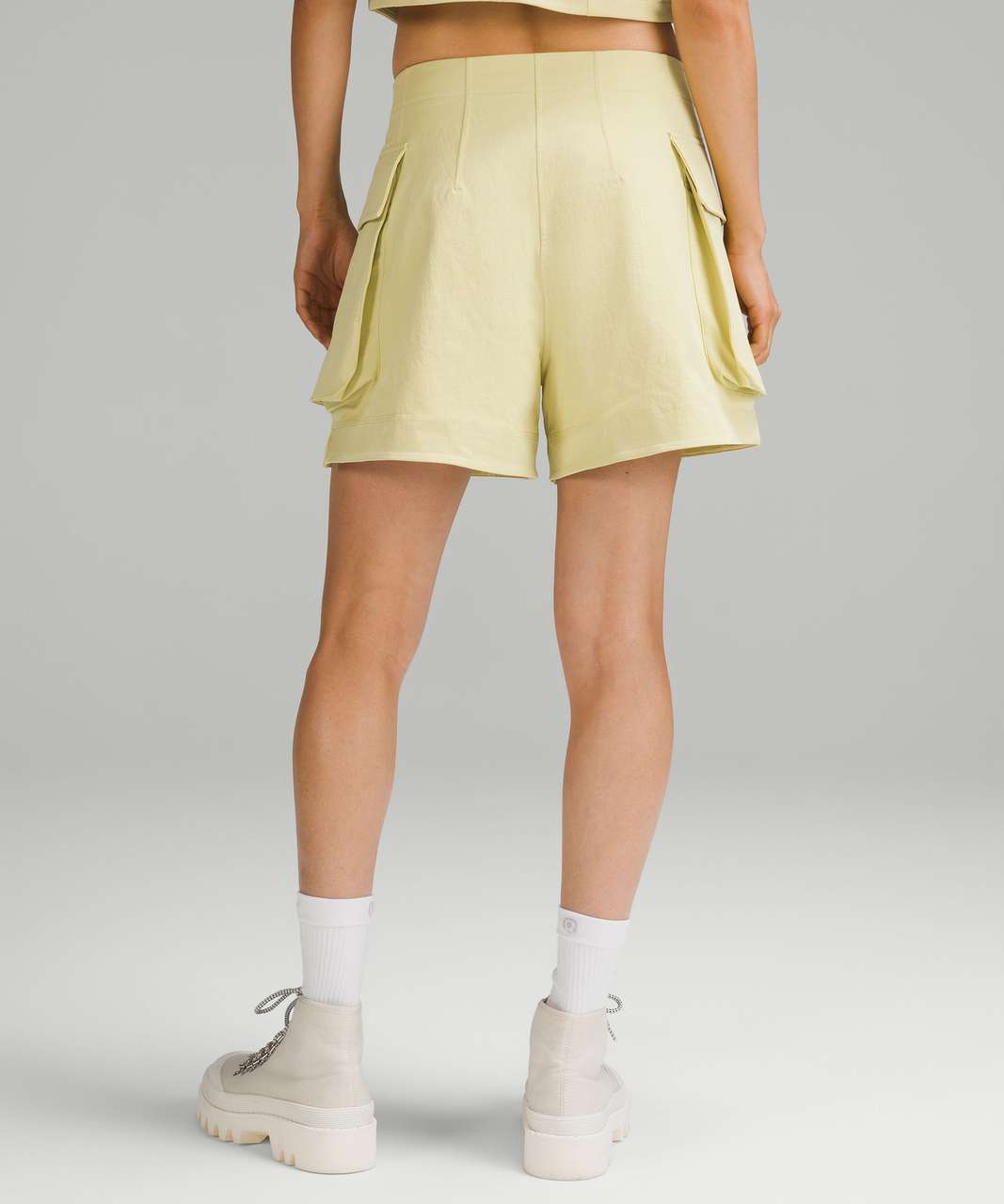 Lululemon Relaxed-Fit Super-High-Rise Cargo Short 4" - Finch Yellow