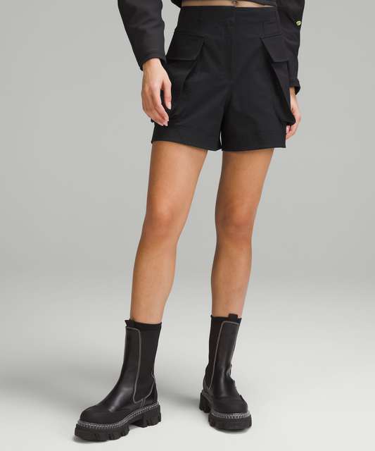 Lululemon Women's Relaxed Fit SHR Black Cargo Short 4 inch Inseam Size 14
