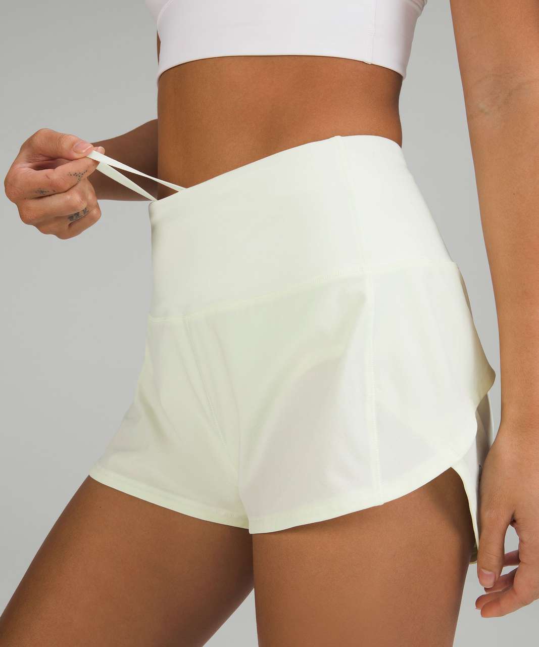 NEW LULULEMON Speed Up 2.5 HR Hi-Rise Short 6 8 White