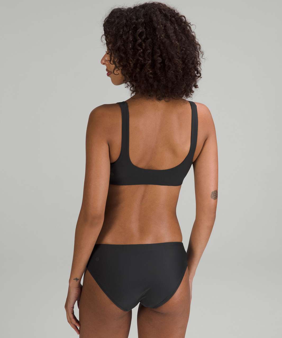 Lululemon Waterside Swim Top A/B Cup in black NWT