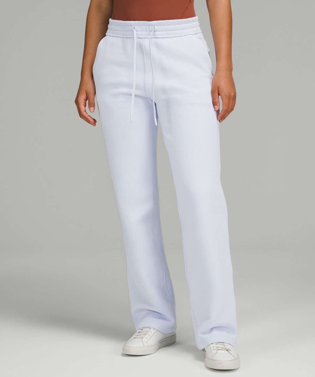 Straight-Leg Mid-Rise Pant Luxtreme *Regular