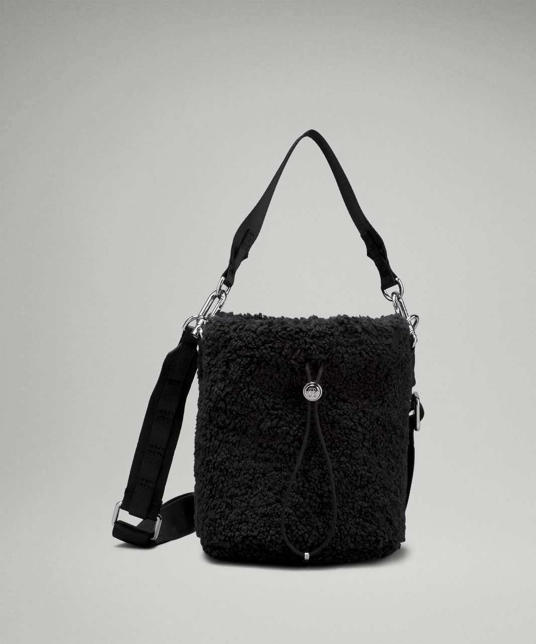 straw handbag with leather handles