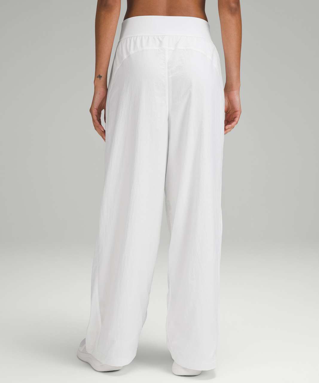 Lululemon Lightweight Tennis Mid-Rise Track Pants *Full Length - White ...