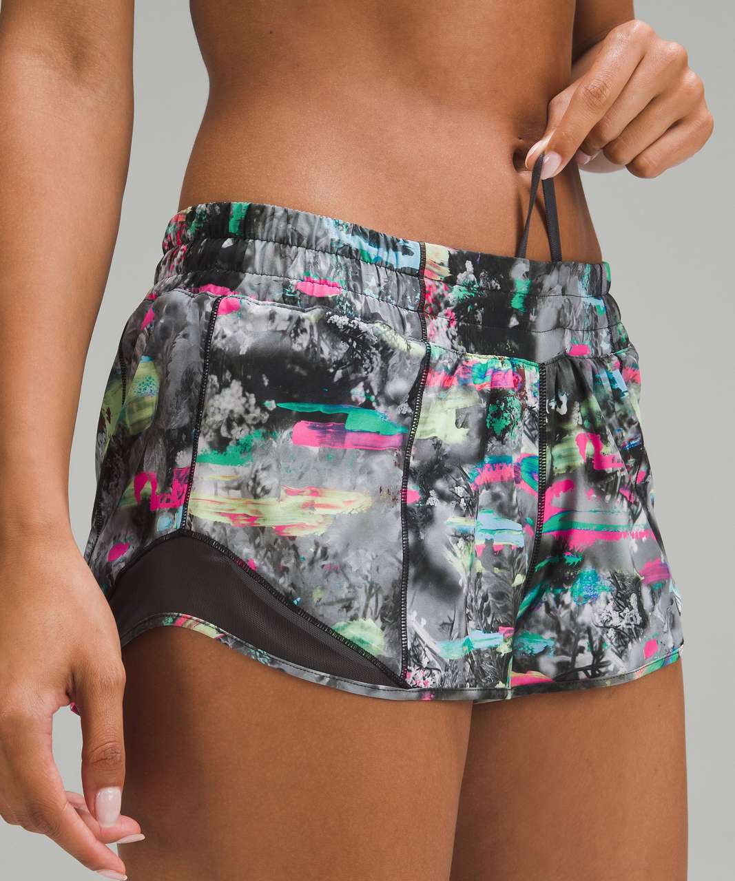 Lululemon Hotty Hot Low-Rise Lined Short 2.5 - Paint Drift Multi