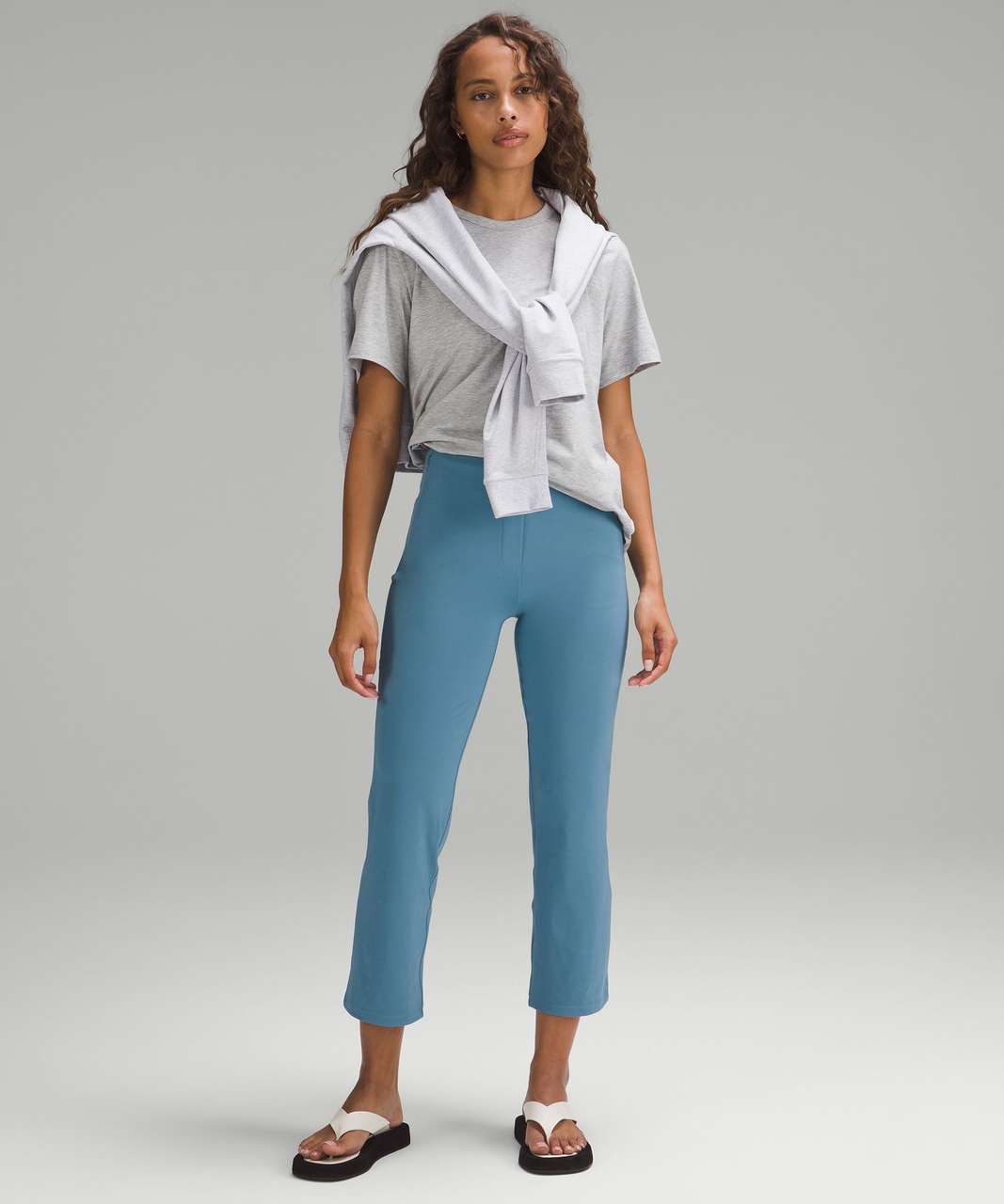 Lululemon Smooth Fit Pull-On High-Rise Cropped Pant. Utility Blue. Size 6.