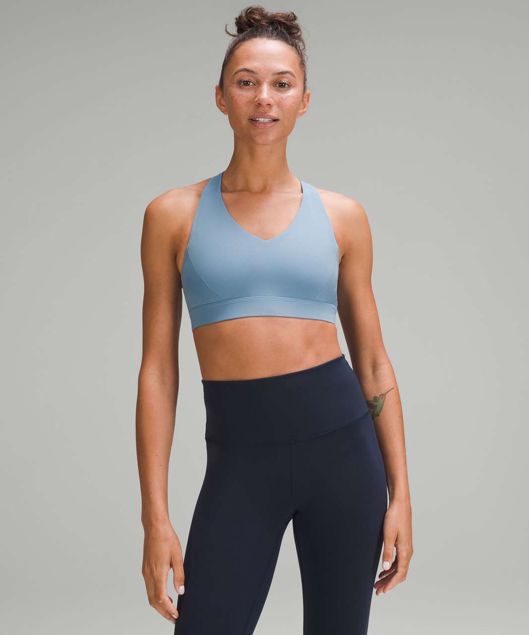 adviicd Sports Bras for Women High Support Women's Seamless Pullover Bra  With Built-in Cups Blue Medium 