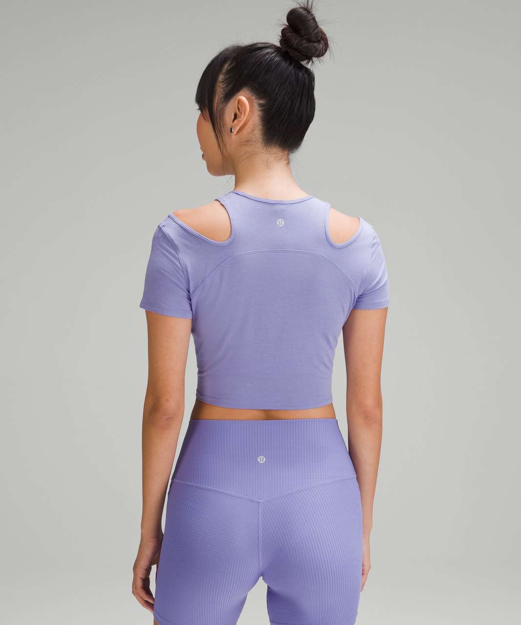 Lululemon Shoulder Cut-Out Yoga T-Shirt - Dark Lavender Lululemon Shoulder Cut-Out Yoga T-Shirt - Dark Lavender