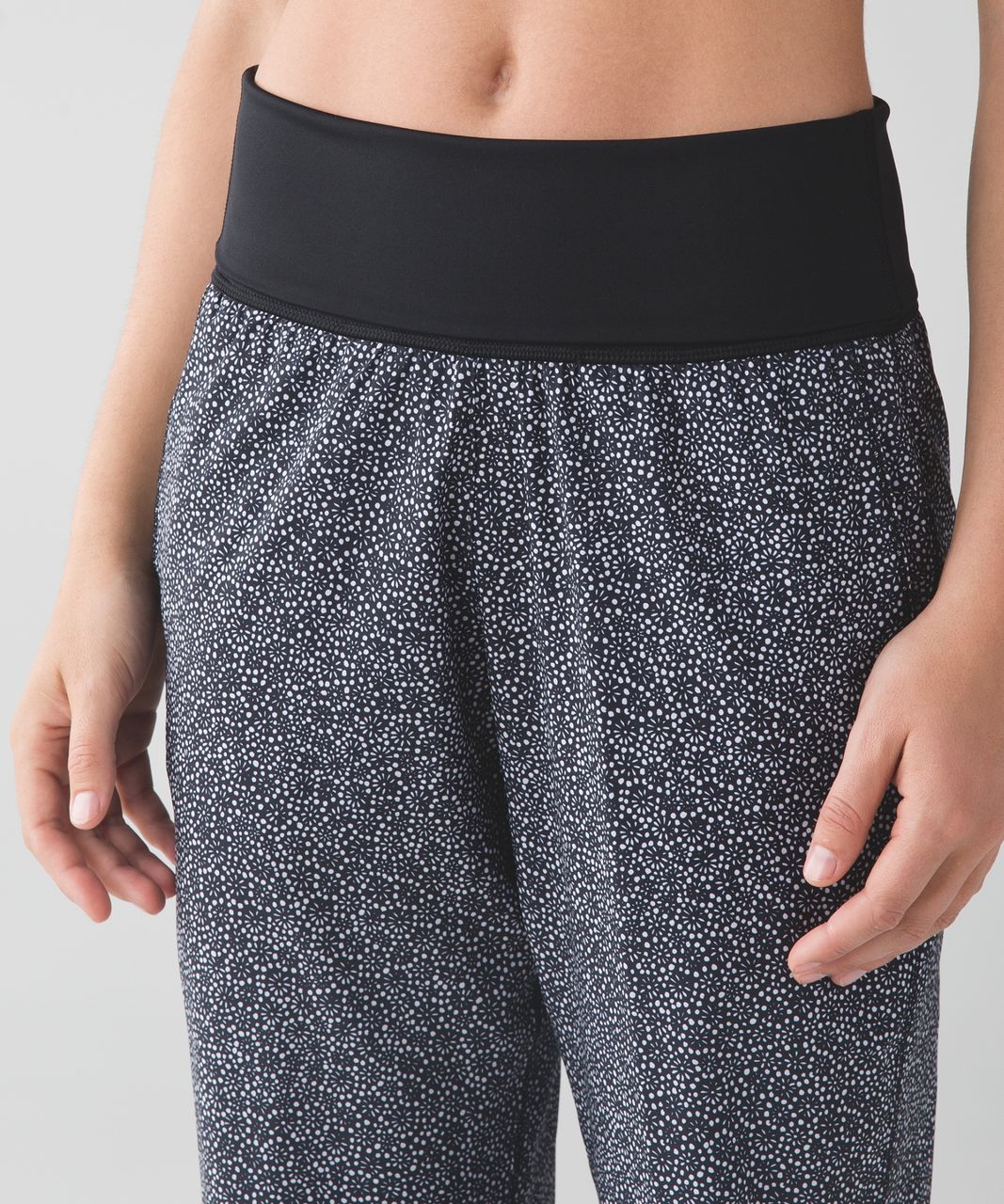 Lululemon Om Pant - Freckle Flower Black White / Black