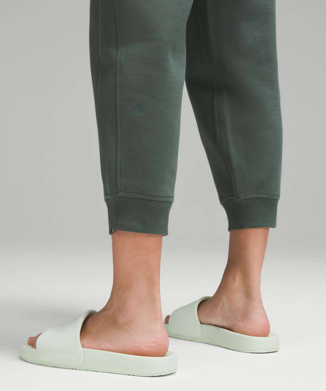 Lululemon Scuba High-Rise Cropped Jogger - Dark Forest