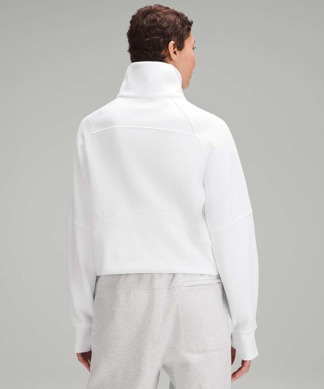 Found the Long White Opal fleece funnel OS scuba in store today!! So  excited🐇🤍 Size comparison XS/S and M/L. : r/lululemon