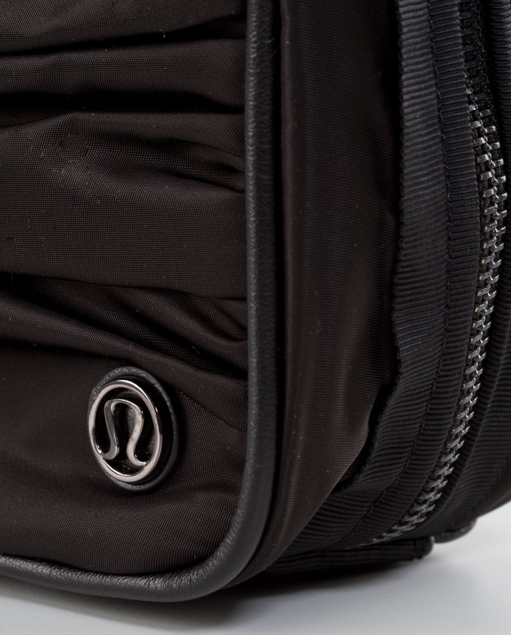 Gym bag essentials - iniconswetrust