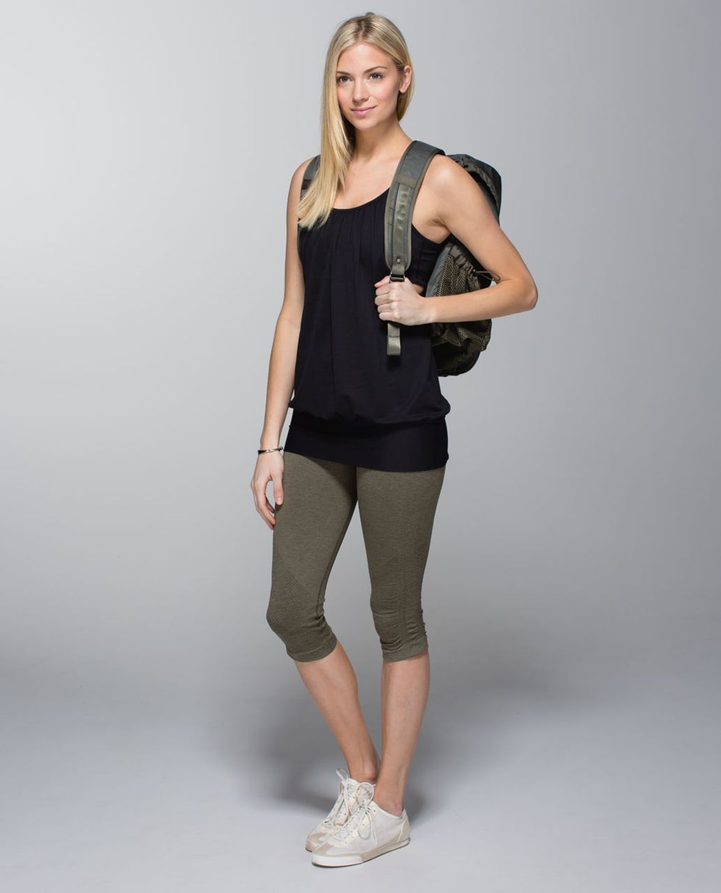 Lululemon No Limits Tank Sz 8 Built in Bra Layered Top Gray Black