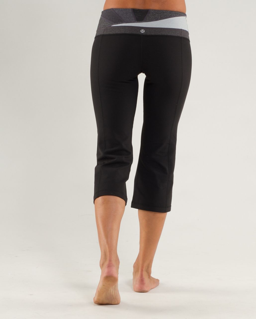 Lululemon Groove Crop - Black /  Quilting Winter 2 /  Quilting Winter 2