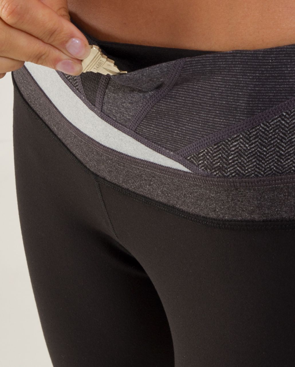 Lululemon Groove Crop - Black /  Quilting Winter 2 /  Quilting Winter 2