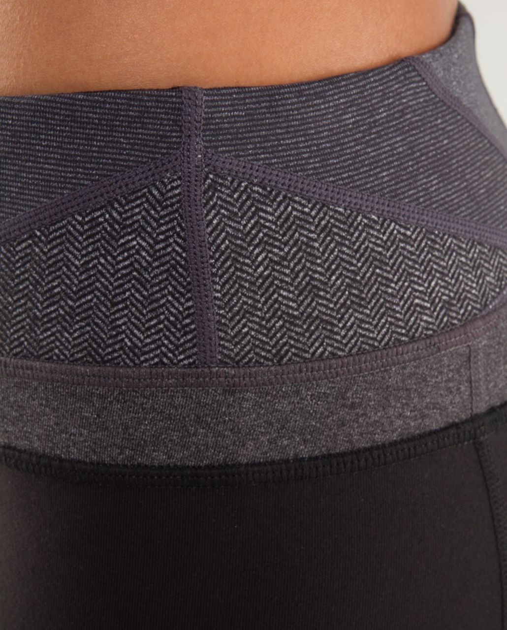 Lululemon Groove Crop - Black /  Quilting Winter 2 /  Quilting Winter 2