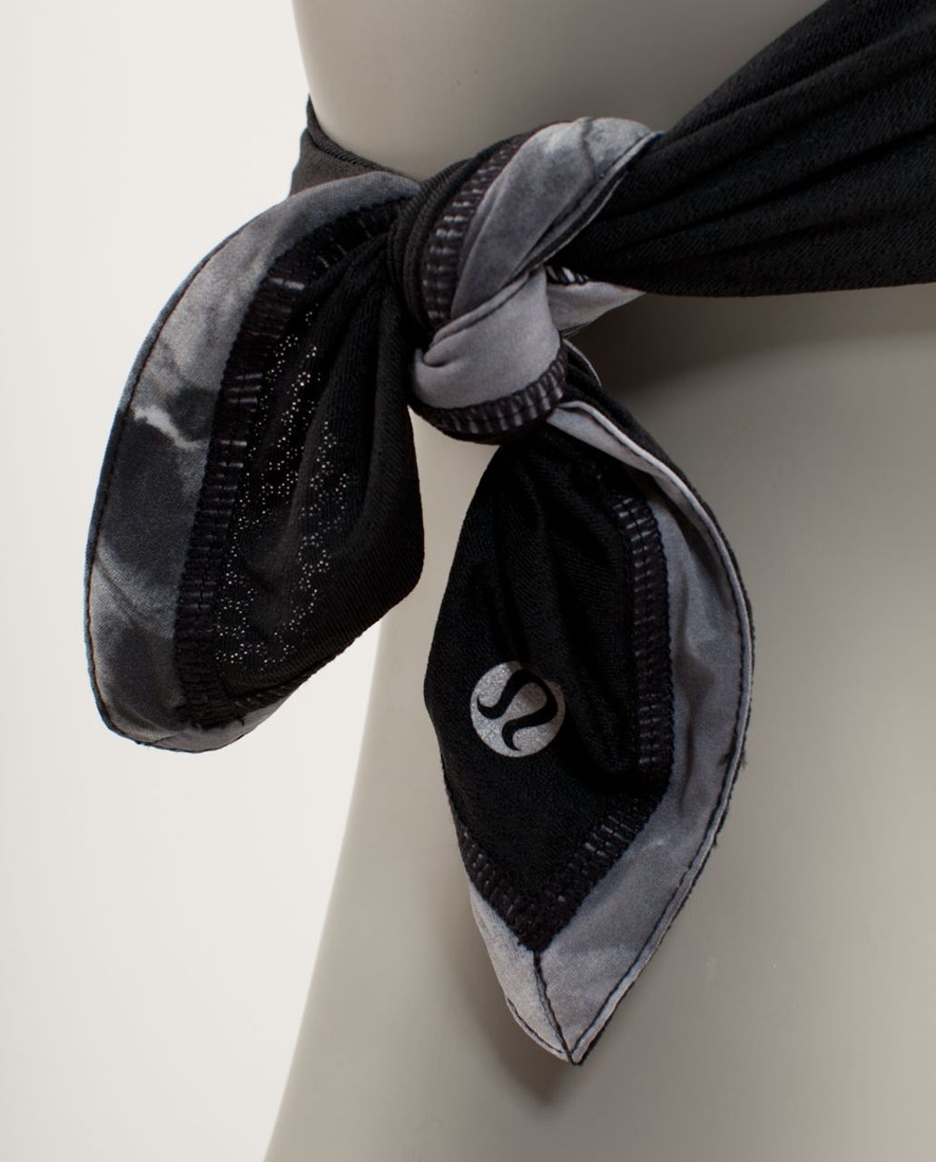 Lululemon The Bandana - Deep Coal /  White Coal Tinted Canvas Super