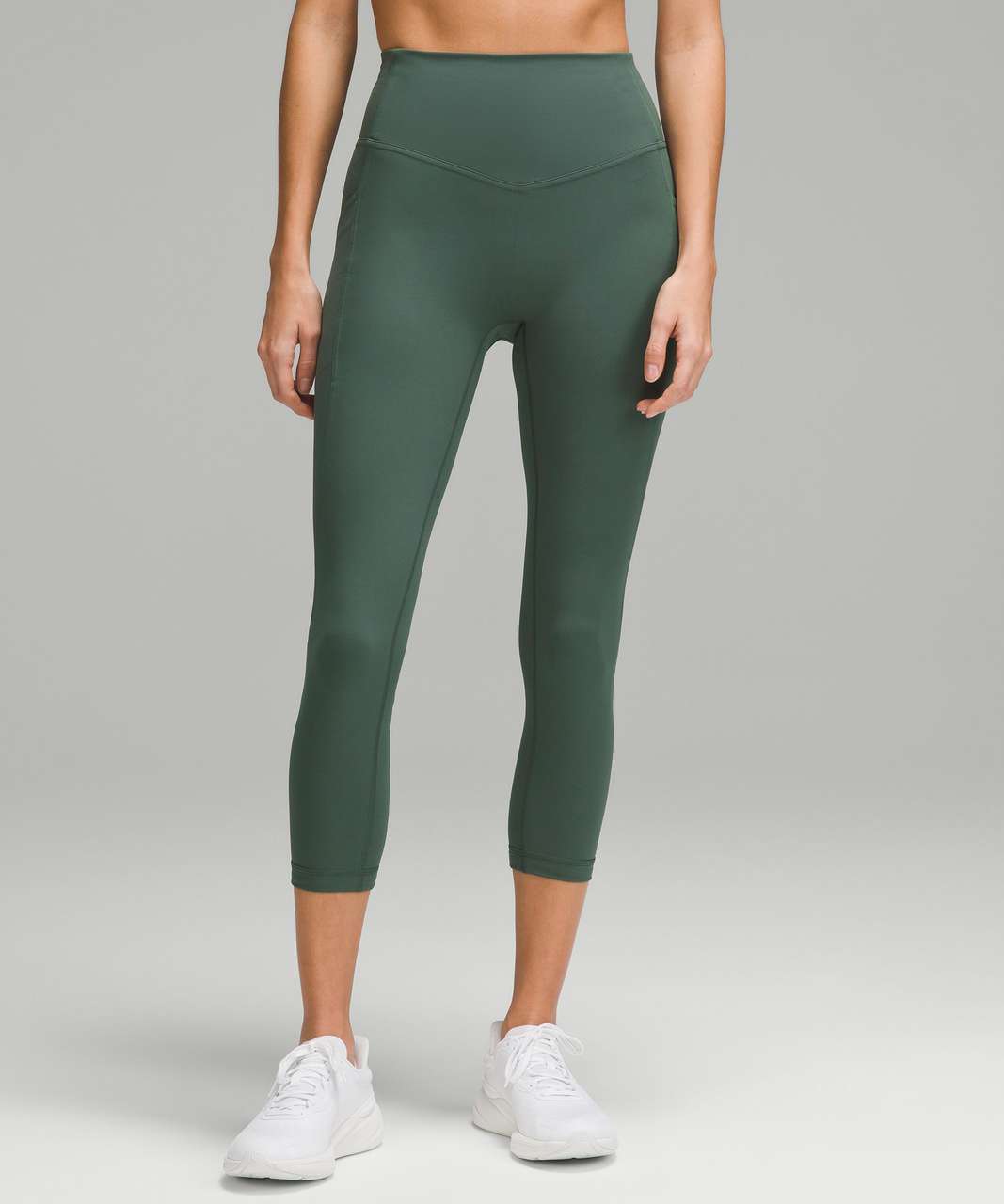 Any tall women have 23” crops? Is it an awkward length on you? : r/lululemon