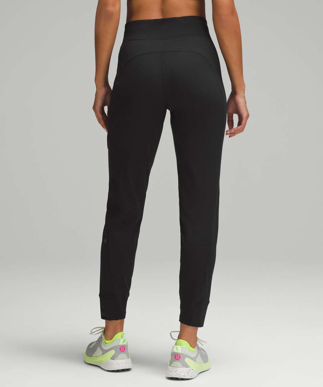 Anyone have the Ready to Rulu ( RTR) jogger in black? Does it fade? Does it  lose its shape? Would love to hear your feedback. I have a couple of black  items