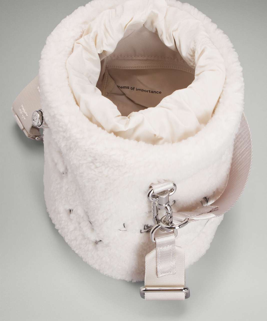 Lululemon New Year Crossbody Fleece Bucket Bag 2.5L - Rabbit Lululemon New Year Crossbody Fleece Bucket Bag 2.5L - Rabbit