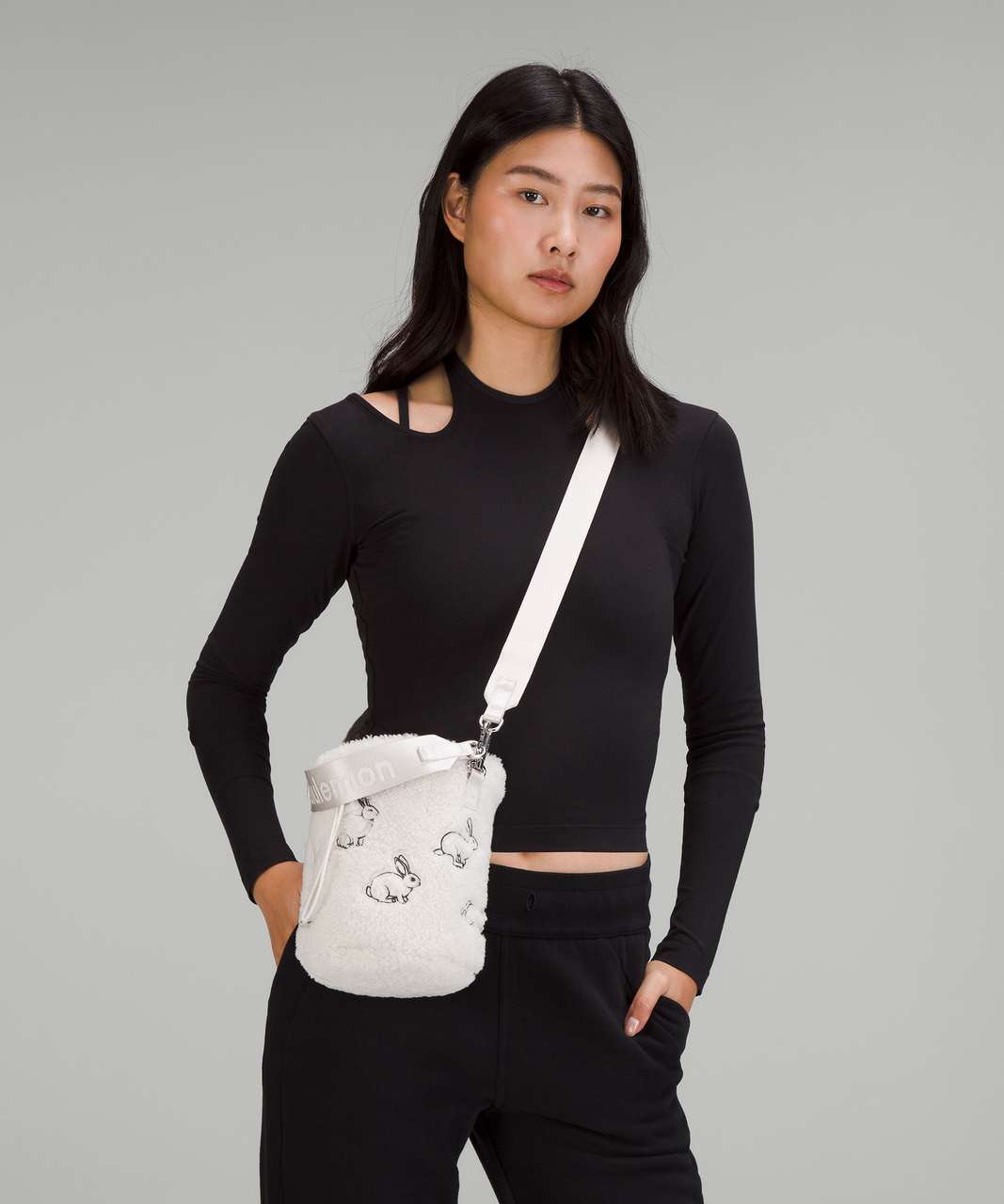 Lululemon New Year Crossbody Fleece Bucket Bag 2.5L - Rabbit Lululemon New Year Crossbody Fleece Bucket Bag 2.5L - Rabbit