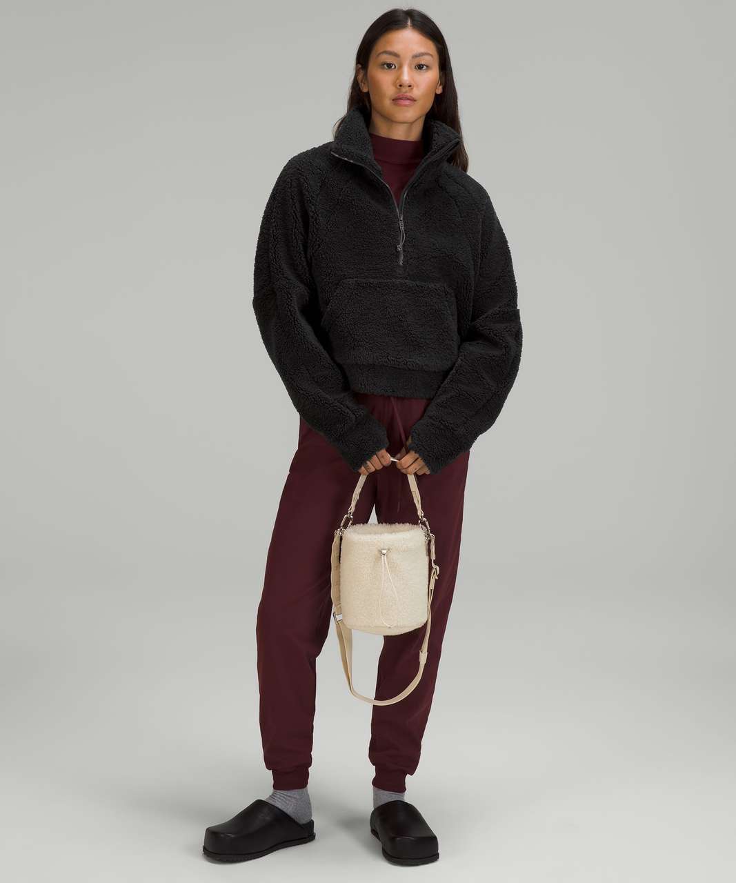 Lululemon New Year Crossbody Fleece Bucket Bag 2.5L - White Lululemon New Year Crossbody Fleece Bucket Bag 2.5L - White