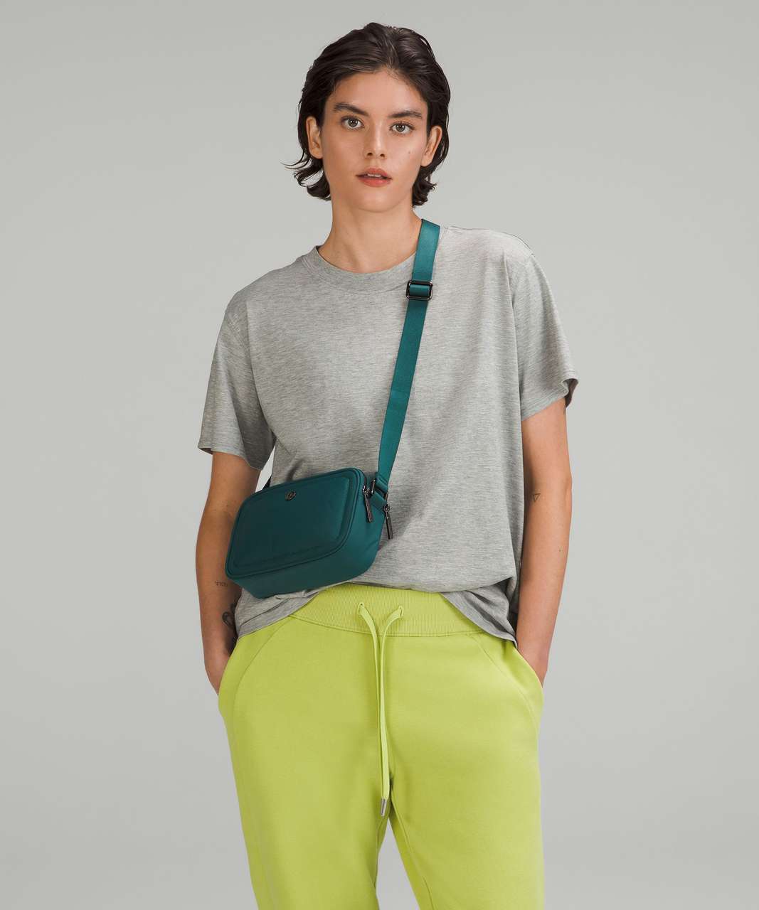 Lululemon Crossbody Camera Bag 2L - Green Jasper