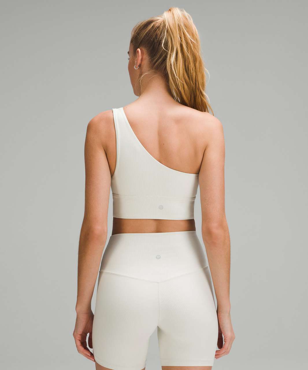bone 6” align shorts (4) & white opal ribbed nulu high-neck yoga