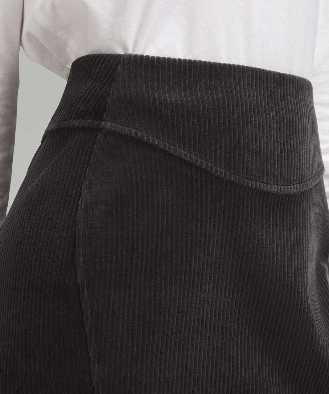 Lululemon Scuba Mid-Rise Mini Skirt *Velvet Cord - Black