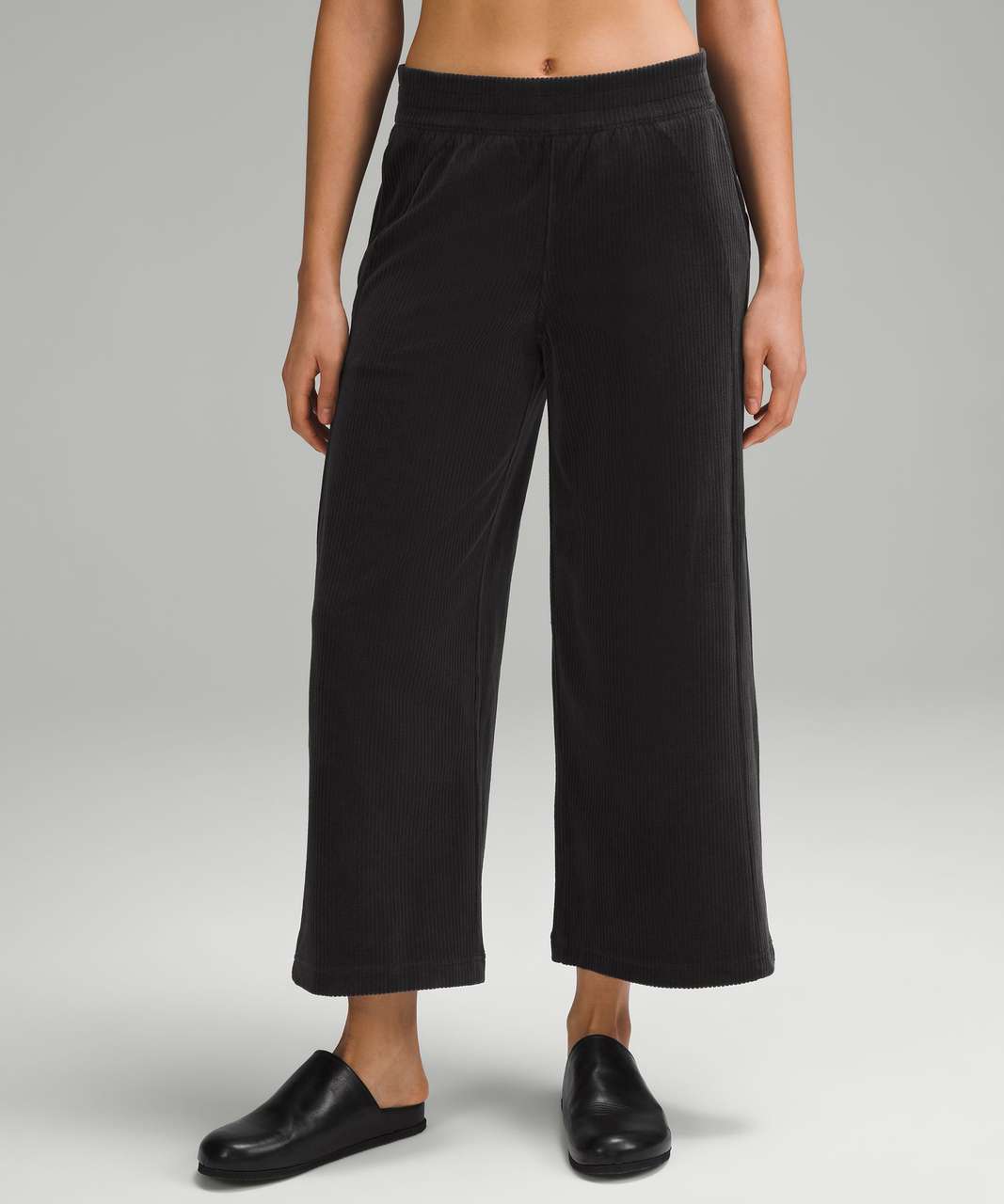 Lululemon Scuba Mid-Rise Wide-Leg Crop *Velvet Cord - Black